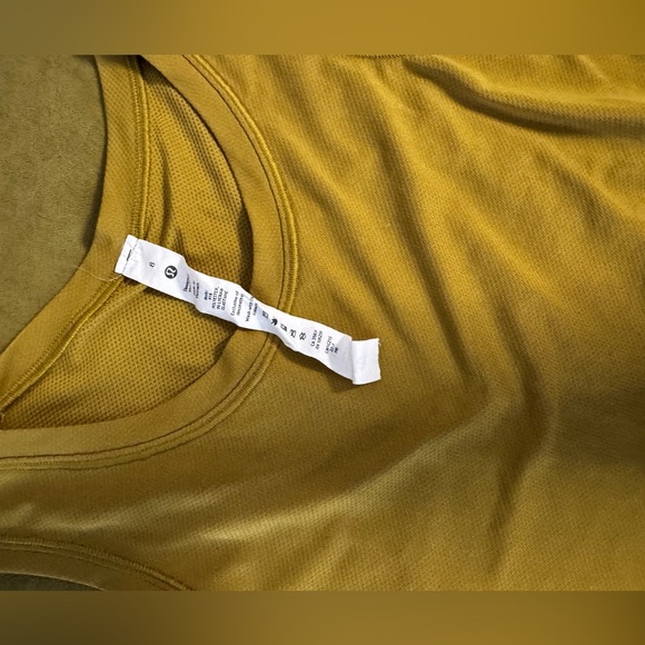 Lululemon High-Neck Running and Training Tank Top Sz 8 in Auric Gold 88 EUC - Picture 6 of 13